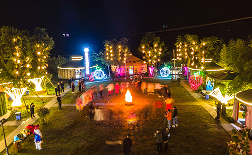 左手APP视频下载篝火晚會團建